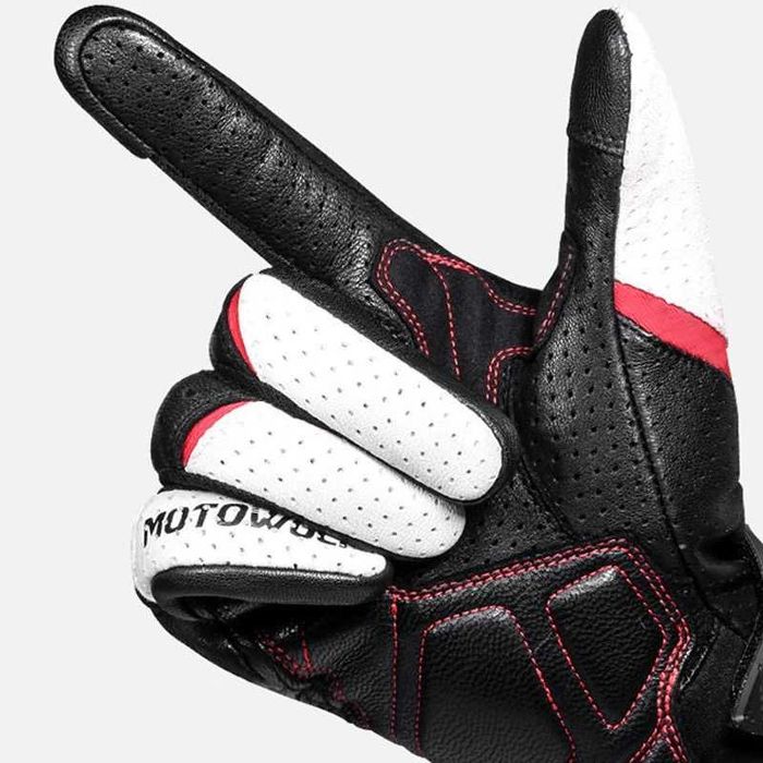 Par de luvas perfuradas com proteções moto cafe racer