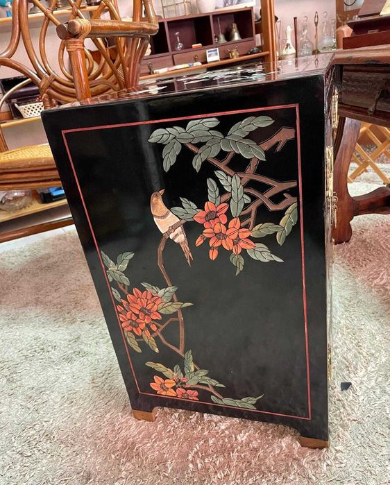 Móvel Lacado Estilo Chinoiserie – Vintage (c. 1970–90)