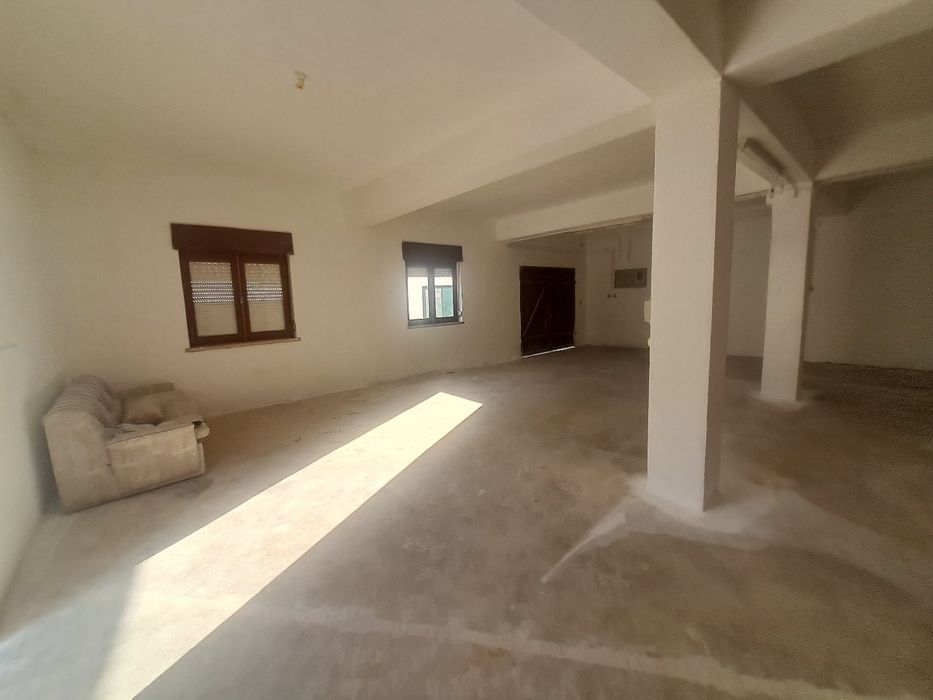Moradia T3 com garagem e quintal