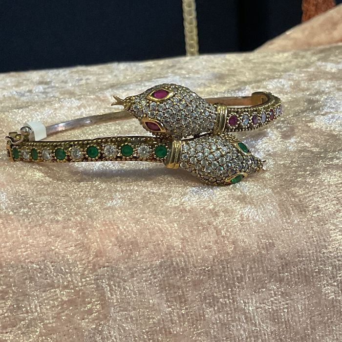 Pulseira prata com banho de ouro com feco / Mais anúncios abaixo