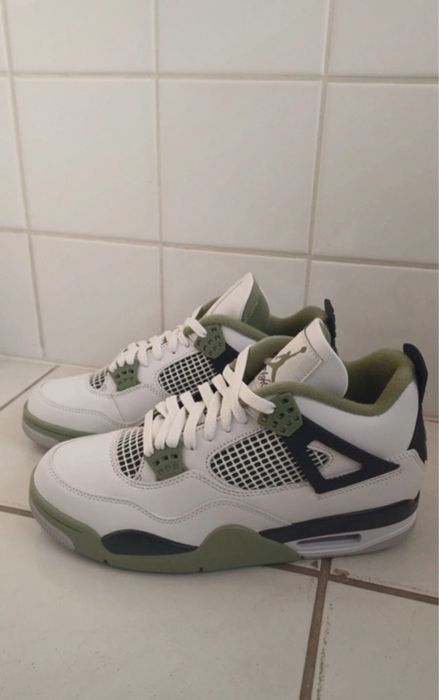 Jordan4 41 verdes e brancos