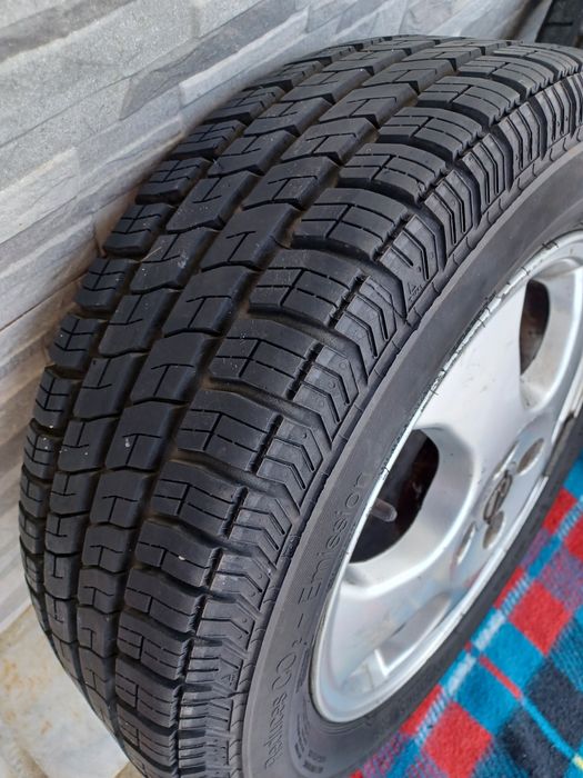 Jantes 4x100 com pneus incluídos e uma delas nova