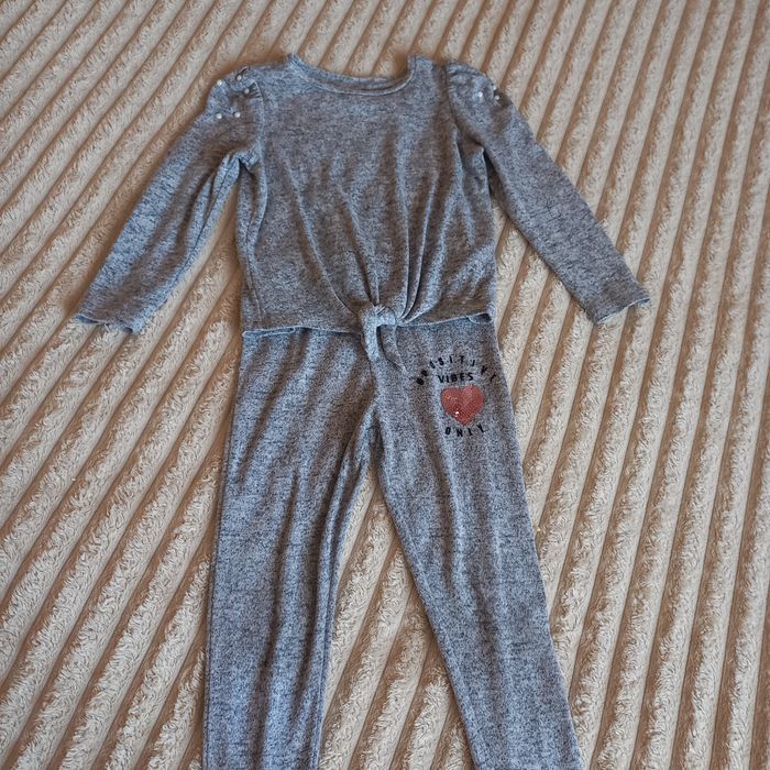 Костюм на ріст 116 лосини та светр футболка