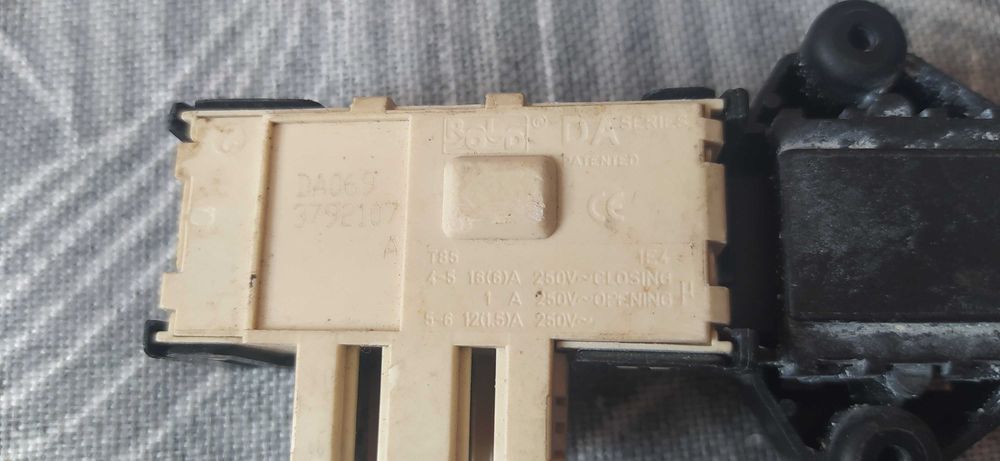 дверной замок люка дверцы LG WD-80250NUP и датчики температуры воды