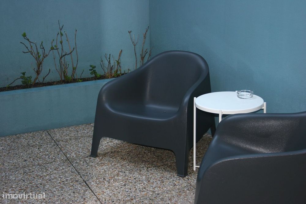 Apartamento T1 com mezanino e pátio exterior