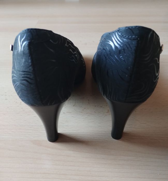Czarne skórzane buty czółenka damskie Korzeniowski