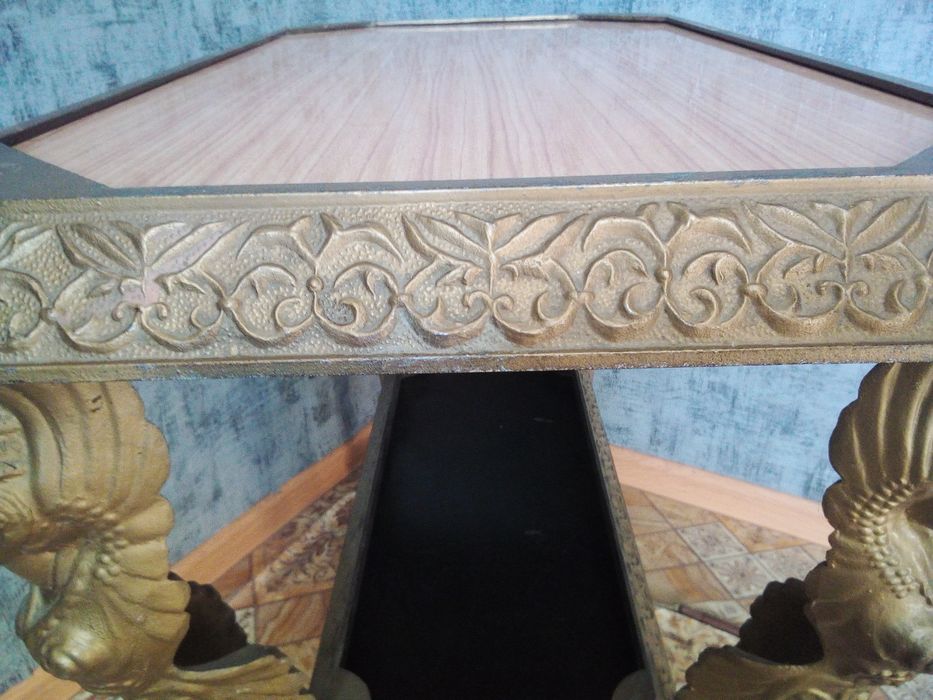 Антикварний столик Німфи,лиття.ссср.