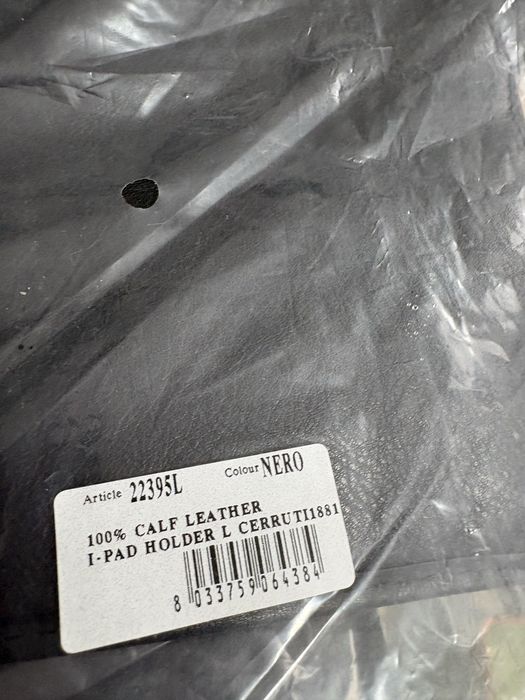 czarne, skórzane etui na tablet marki Cerruti