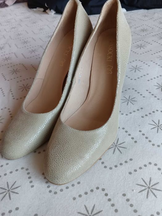 czółenka pantofle nowe Lasocki beżowe skóra 41