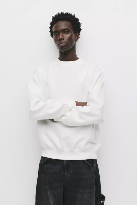 Базовий світшот із круглим коміром pullandbear