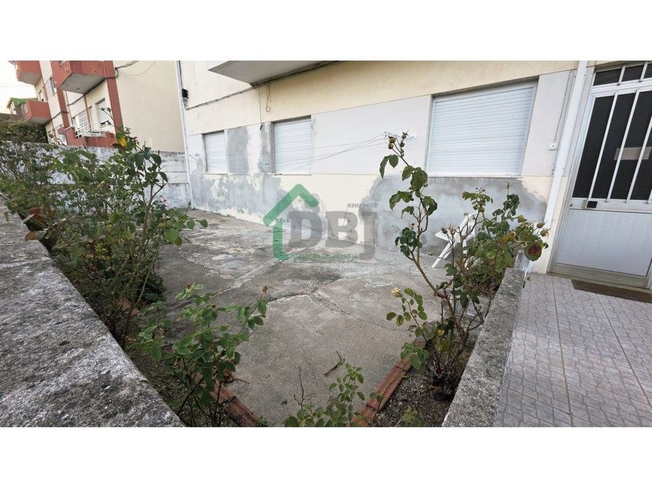 T2 renovado com terraço!