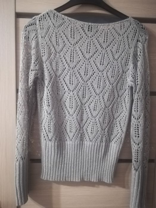 Sweterek w kolorze szarym