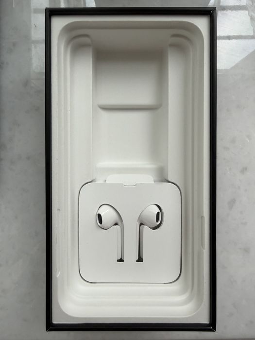 Оригінальні Apple EarPods з роз’ємом Lightning