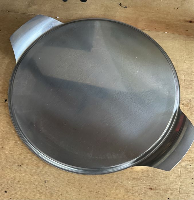 Тортівниця з кришкою