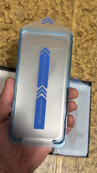 Защитное стекло с апликатором 16 про макс