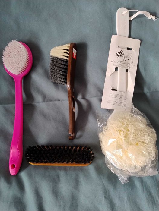 Stojak podstawka stołek, wieszak na ubrania drewniany plastikowy