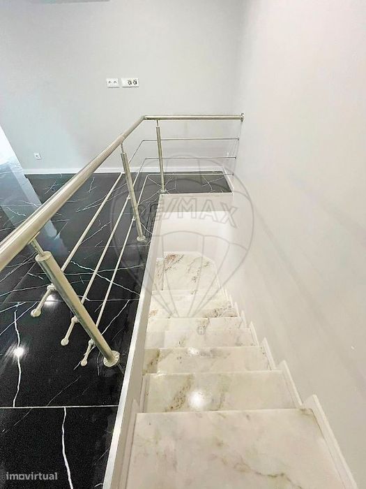Moradia T5 para venda