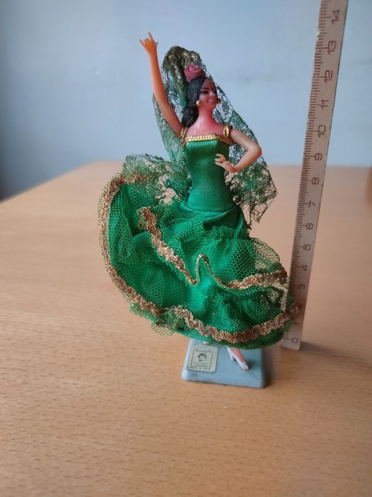 Pequenas bonecas espanholas, danças flamengas.