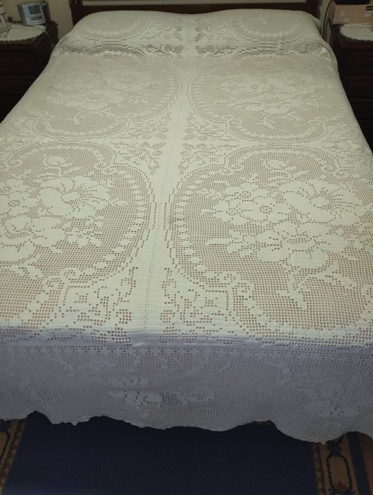 Colcha de renda feita á mão cor branca