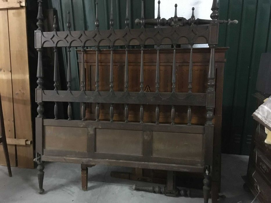 Cama de casal antiga completa