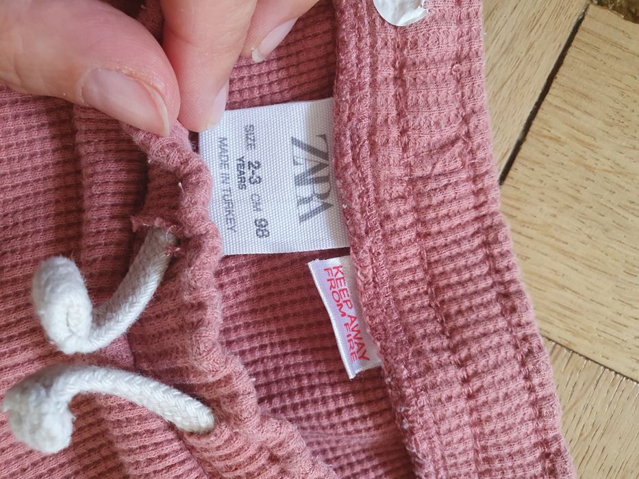 Spodnie dresowe Zara rozmiar 98 koralowe bawełniane