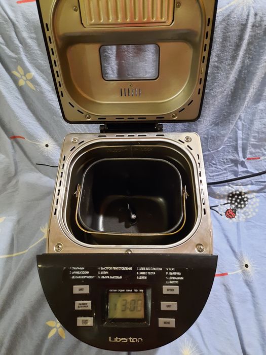 Продам хлебопечку Либертон в хорошем состоянии на буханку 900 грам