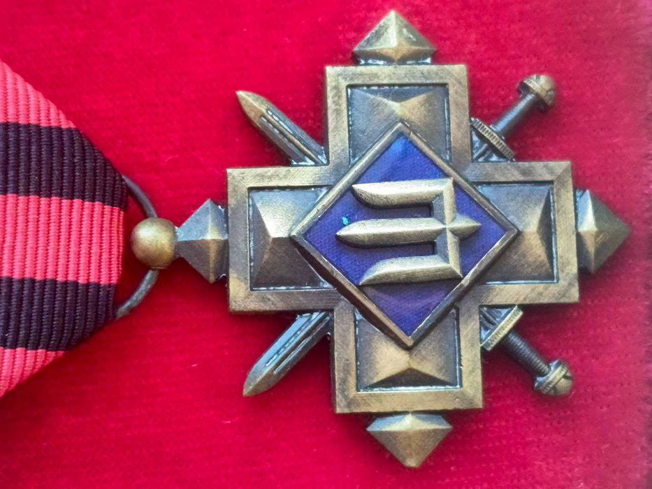 Хрест  у   футлярі