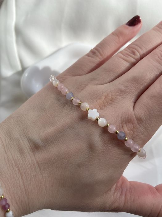 Bransoletka na sznureczku z kamieni koralików tanzanit kwarc różowy masa perłowa szklane koraliki
