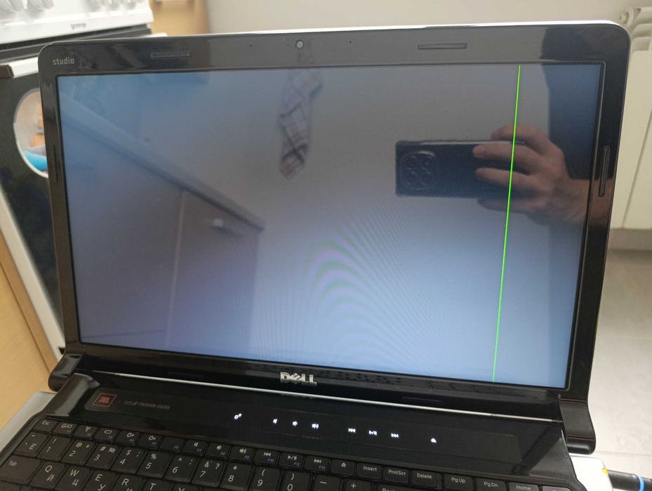 Ноутбук Dell Studio 17/1749 (на запчастини за ціну зарядного пристрою)