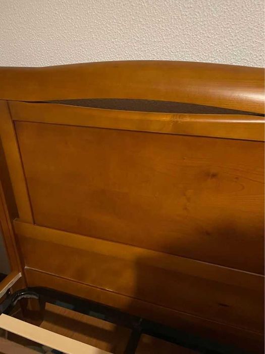 Cama e Móvel ( Escrivaninha)