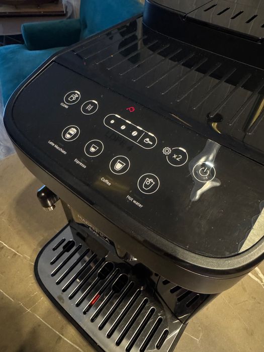 Кавомашина DeLonghi Magnifica EVO