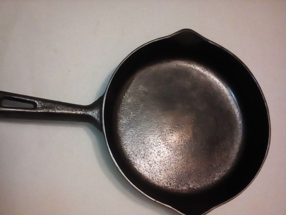 Советская чугунная сковорода