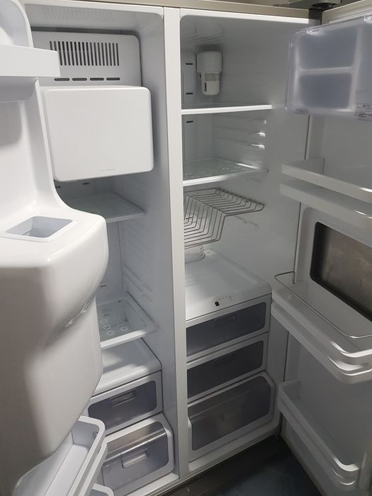 Холодильник SAMSUNG rsj1kers разборка