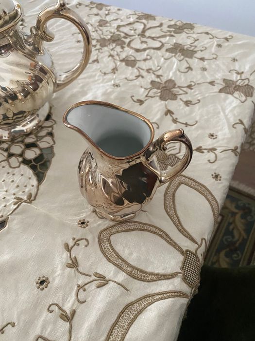 Serviço em casquinha e porcelana