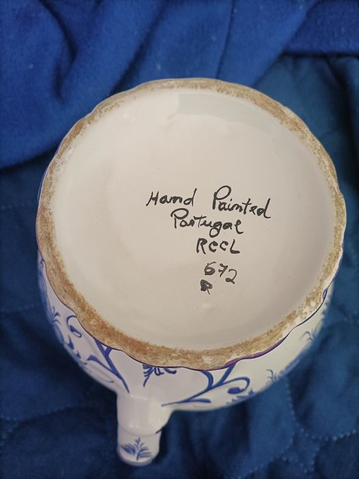 Antigo Jarro Pintado à Mão e Fabricado em Portugal