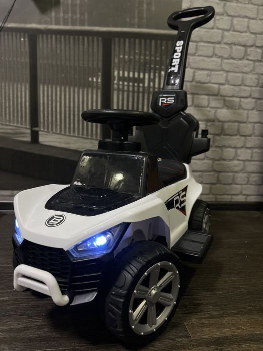 Каталка Bambi Racer 2в1 с музыкой и светом Белый