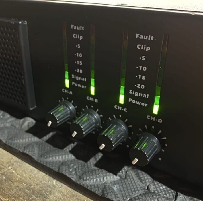 Amplificador profissional T. AMP.  TSA 4-1300