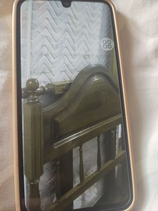Vendo cama de solteiro em madeira