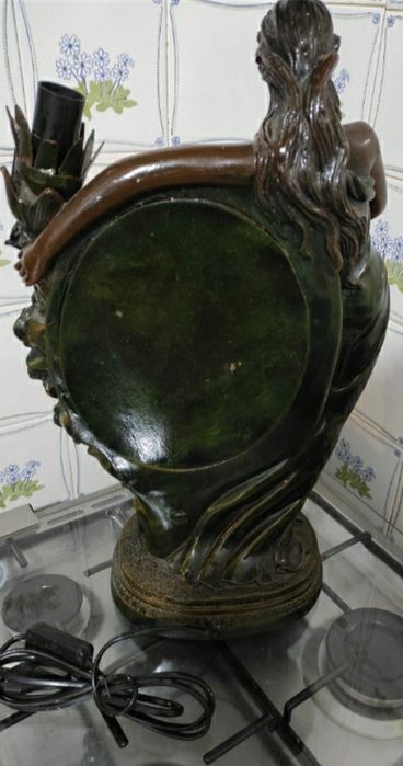 Candeeiro com espelho de madeira