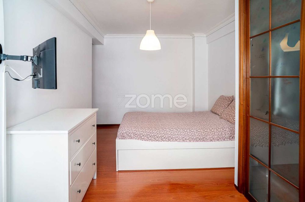 Apartamento T3 com parqueamento e arrecadação