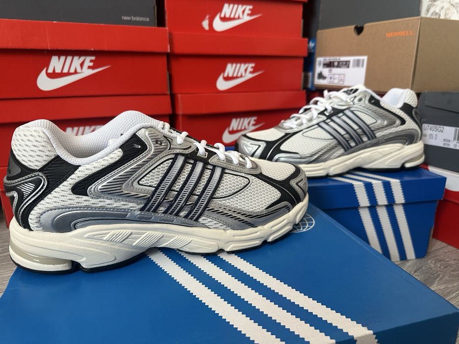 Оригінальні чоловічі кросівки adidas