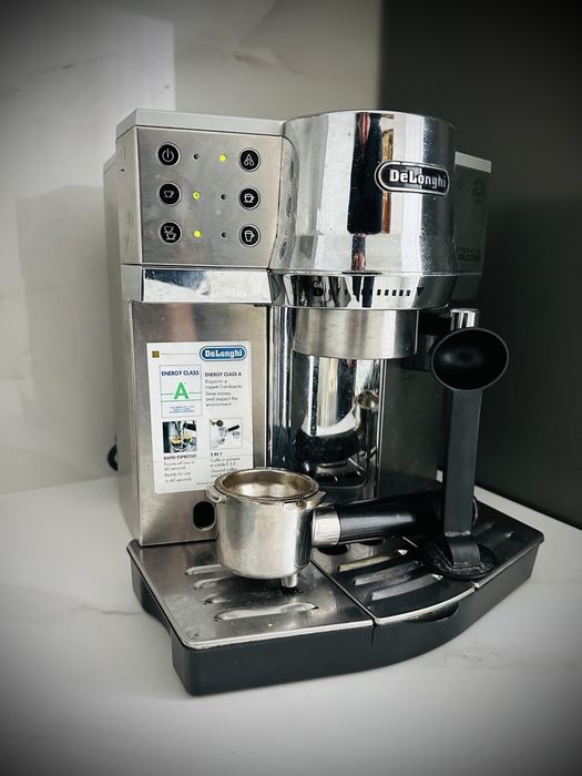 Кавова машинка Delonghi
