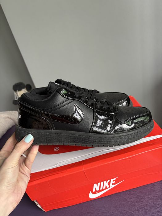 Чоловічі кросівки jordan 1 low se patent ELEPHANT BLACK