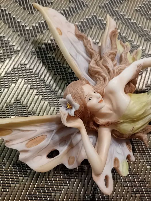 Sprzedam  figurkę  kobiet