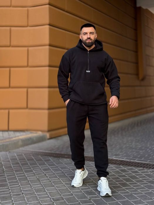 Чоловічий теплий костюм.