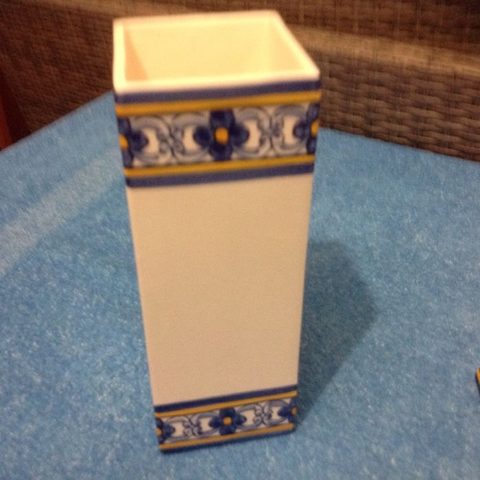 Jarra e castiçais pintados a mão