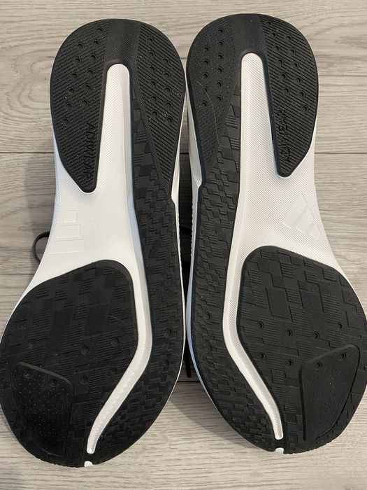 Кросівки чоловічі adidas 43 нові