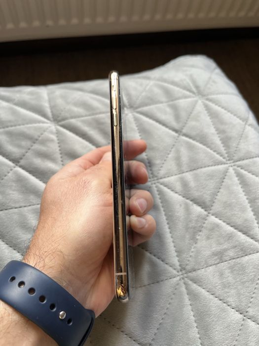 Apple iPhone xs Max заблокований iCloud