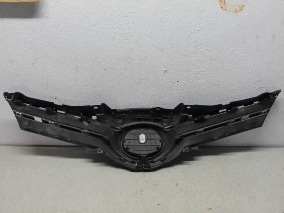 Toyota yaris III lift 14-17 atrapa grill