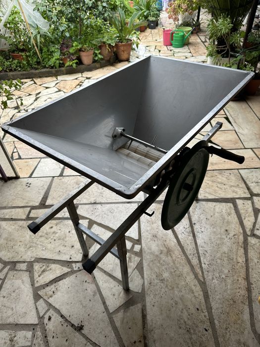 Esmagador de uvas manual